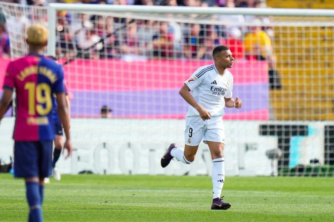 Kylian Mbappé celebra uno de sus goles en el Clásico Barcelona-Real Madrid (Foto: EFE).