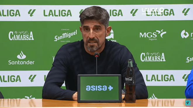 Veljko Paunovic, en rueda de prensa con el Real Oviedo en Santander.