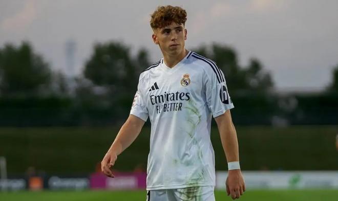 Víctor Muñoz, durante un partido con el Castilla (Foto: Redes Sociales).