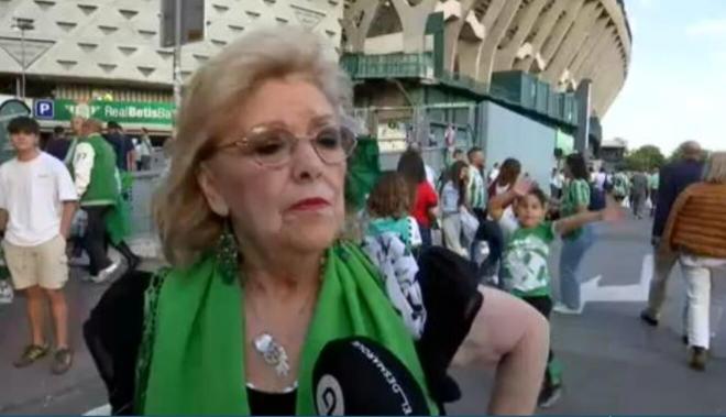 Loli, abonada del Real Betis.