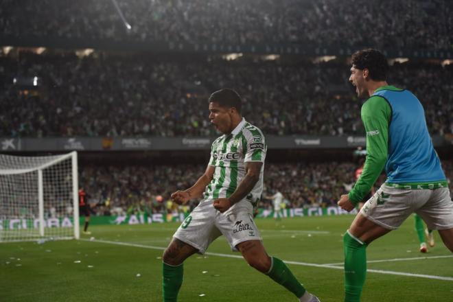 Cucho Hernández celebra su gol ante Osasuna (Foto: Kiko Hurtado)