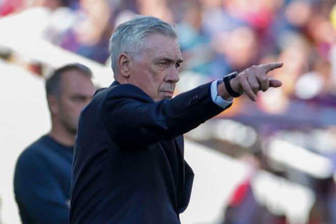 Carlo Ancelotti en el Clásico de Montjuic (Foto: EFE)