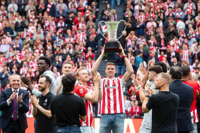 El Surne Bilbao Basket es homenajeado en San Mamés (Foto: Athletic Club).