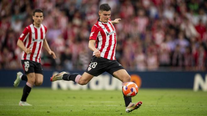 Peio Canales en el derbi ante el Alavés en San Mamés (Foto: Athletic Club).