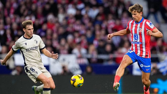 Marcos Llorente y Pablo Ibáñez durante el Atlético de Madrid - Osasuna (Fuente: Europa Press)