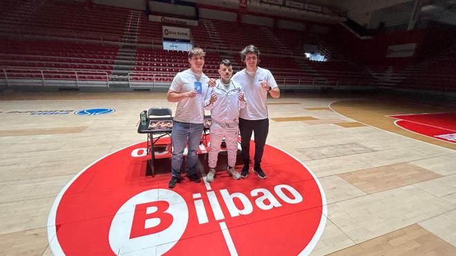 Caras conocidas de la TV, como el remero Eneko Van Horenbeke, en la Xtrike SuperLeague Combat de MMA (Foto: ElDesmarque).