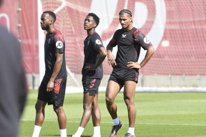 Lokonga y Badé, en el entrenamiento de este lunes (Foto: Kiko Hurtado)