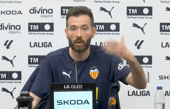 Carlos Corberán en rueda de prensa