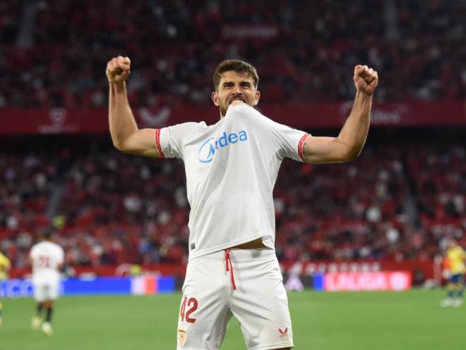 García Pascual celebra su gol a Las Palmas (Foto: Kiko Hurtado).