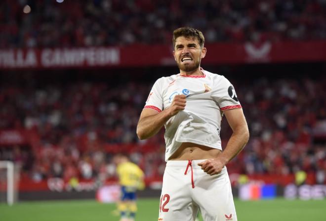 García Pascual celebra su gol a Las Palmas (Foto: Kiko Hurtado).