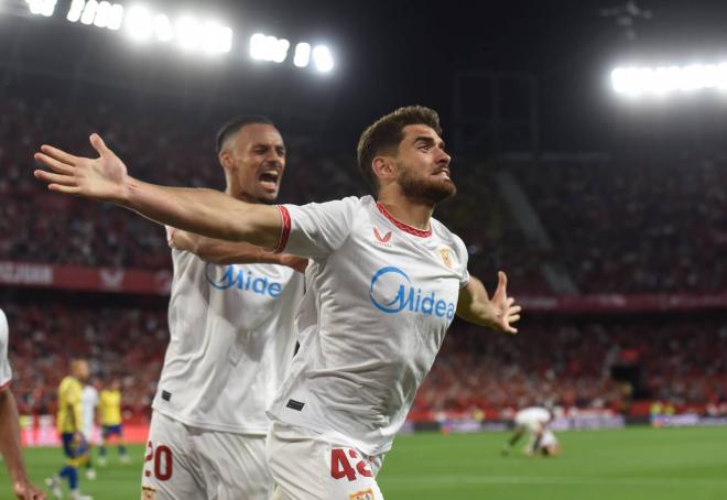 García Pascual celebra su gol a Las Palmas (Foto: Kiko Hurtado).