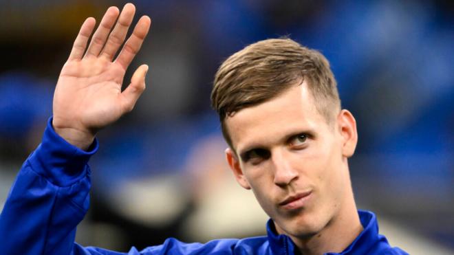 Dani Olmo saluda en un partido del FC Barcelona (Cordon Press)