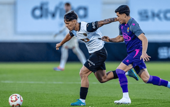 Lucas Núñez con el VCF Mestalla