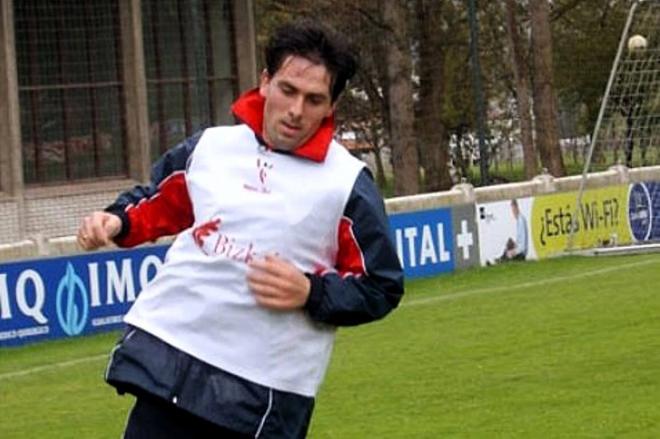 El basauritarra Oskar Vales en un entrenamiento en Lezama en su etapa como león (Foto: Athletic Club).