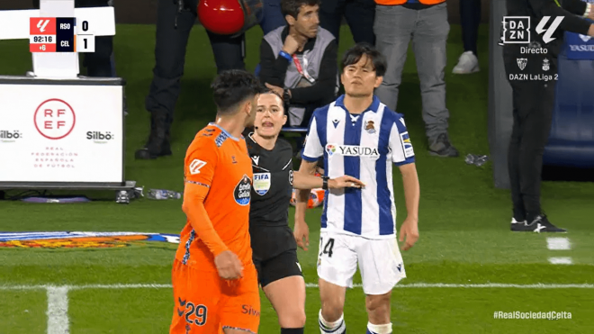 El pique entre Yoel Lago y Take Kubo en el Real Sociedad-Celta.
