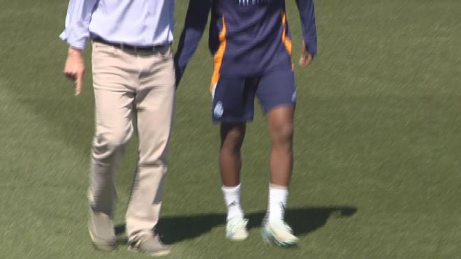 Rodrygo se retira con molestias del entrenamiento con el Real Madrid tras el Clásico