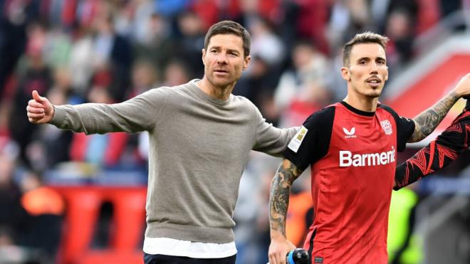 Xabi Alonso y Álex Grimaldo (Fuente: Cordon Press)