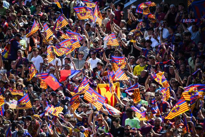 La afición del Barcelona celebrando el título virtual (Cordon Press)