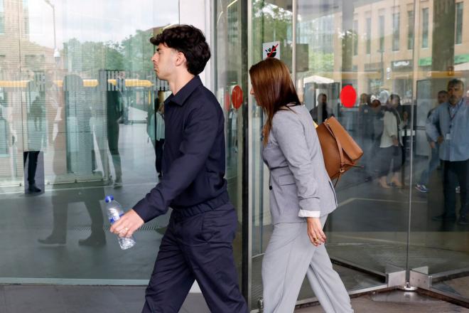 Álvaro Aguado, a su llegada al juicio acusado de agresión sexual (Foto: EFE).