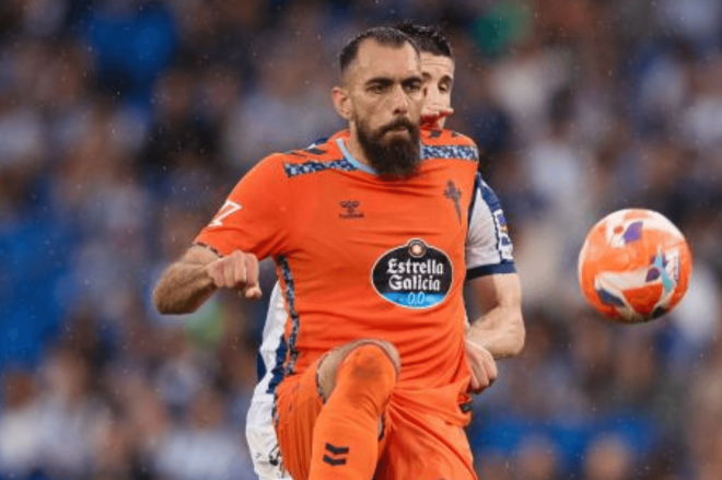 Borja Iglesias ante la Real Sociedad (Foto: LaLiga).