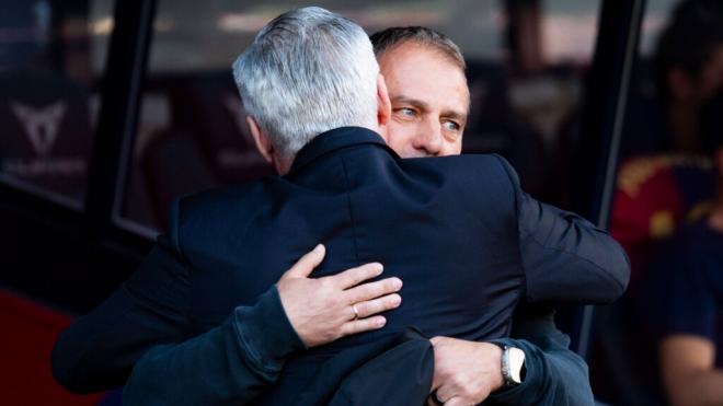 Hansi Flick abrazándose con Carlo Ancelotti (Cordon Press)