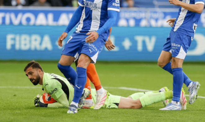 Mamardashvili, durante una de las acciones del partido ante el Alavés (Foto: LaLiga).