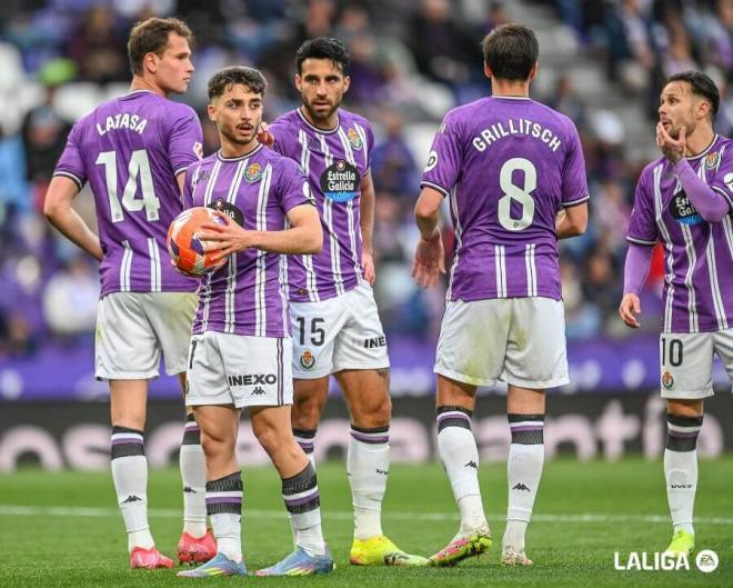 Raúl Moro se prepara para tirar un penalti ante el Girona.