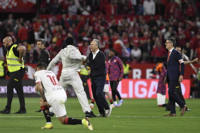 Akor Adams y Caparrós celebran la victoria sobre la UD Las Palmas (Foto: Kiko Hurtado).