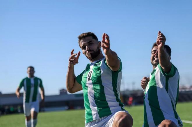Álvaro García Pascual, jugando con la Marshall University.