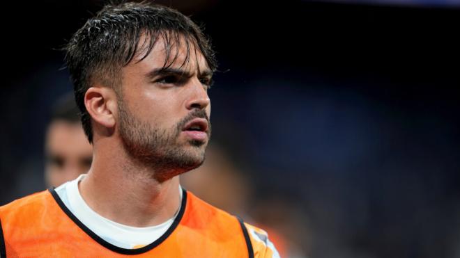 Raúl Asencio en un partido en el Santiago Bernabéu (Foto: Europa Press)