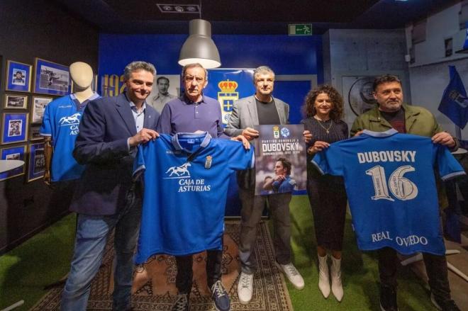 Presentación del partido homenaje a Peter Dubovsky (Foto: Real Oviedo).