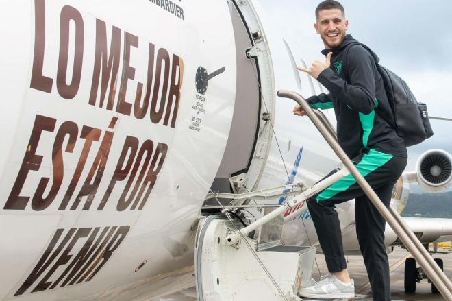 Oihan Sancet sube al avión de la ilusión (Foto: Athletic Club).