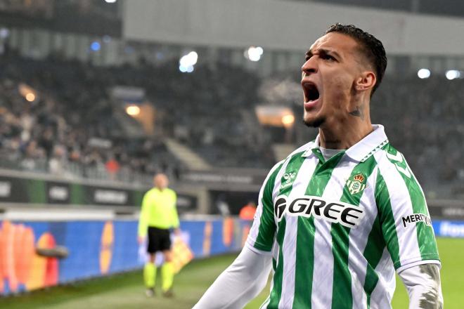 Antony, cedido por el Manchester United, celebra un gol con el Betis (Foto: CordonPress).