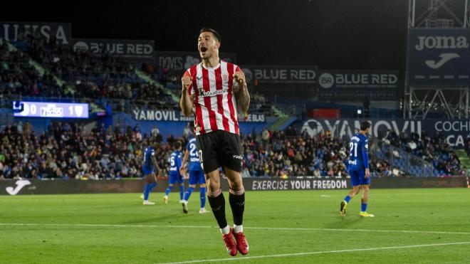 Yuri Berchiche celebra la Champions ante el Getafe en el Coliseum (Foto: Athletic Club).