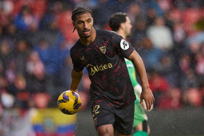 Loïc Badé, en un partido del Sevilla (FOTO: Cordón Press).