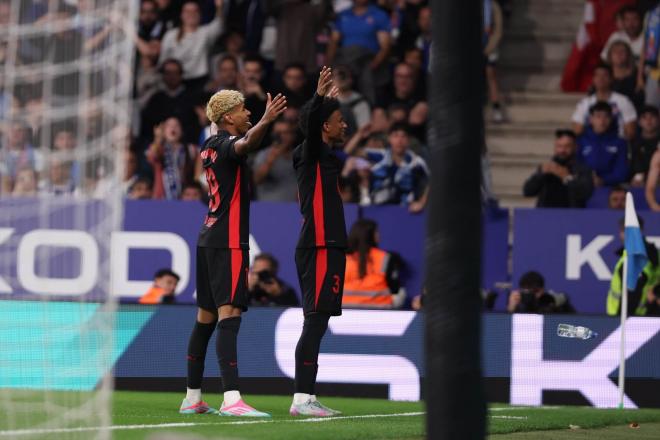 Lamine Yamal y Balde celebran el gol del primero ante el Espanyol (Foto: AFP7/Europa Press).