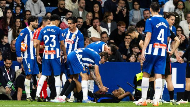 Lamine Yamal tras recibir el codazo de Leandro Cabrera (Cordon Press)
