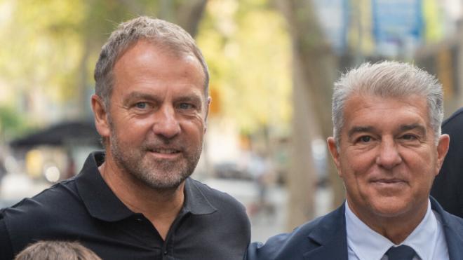 Joan Laporta y Hansi Flick en un acto (Cordon Press)