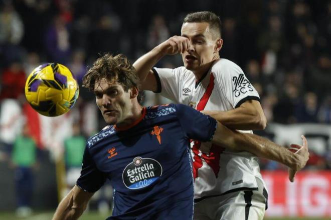 Marcos Alonso en Vallecas (Foto: EFE).