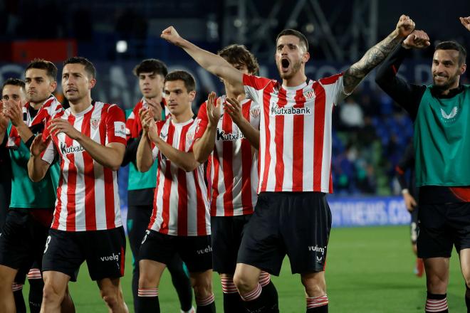 Sancet y sus compañeros festejan el billete a la Champions (Foto: Athletic Club).