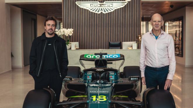 Fernando Alonso y Adrian Newey, en la fábrica de Silverstone (Foto: Aston Martin).