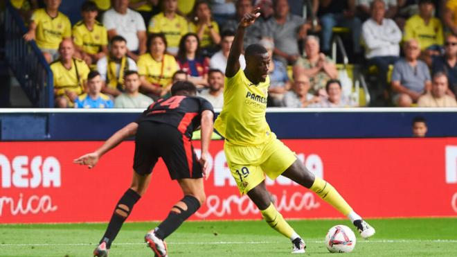 Nicolás Pépé en un partido contra el Barça (Cordon Press)