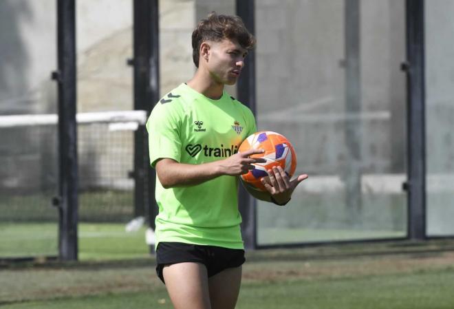 Ángel Ortiz, en el entrenamiento (Foto: Kiko Hurtado)