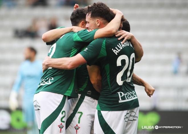 Gol de Chiki en el Racing de Ferrol - Cádiz (Foto: LALIGA).