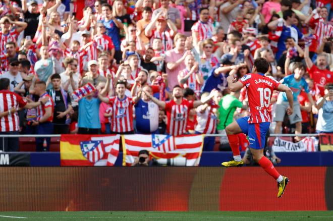 Julián Álvarez celebrando el gol ante el Betis (Foto: EFE)