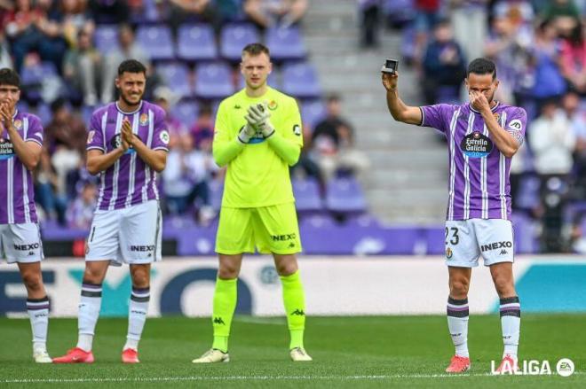 Anuar Tuhami en lagrimas tras su homenaje y despedida en el Nuevo José Zorrilla (Foto: LALIGA).