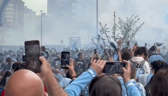 Recibimiento al autobús del Celta. (Foto: ElDesmarque)