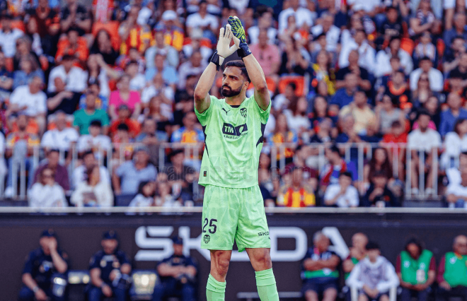 Giorgi Mamardashvili se despide de Mestalla