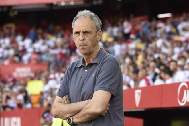 Joaquín Caparrós, ante el Real Madrid (Foto: Kiko Hurtado).