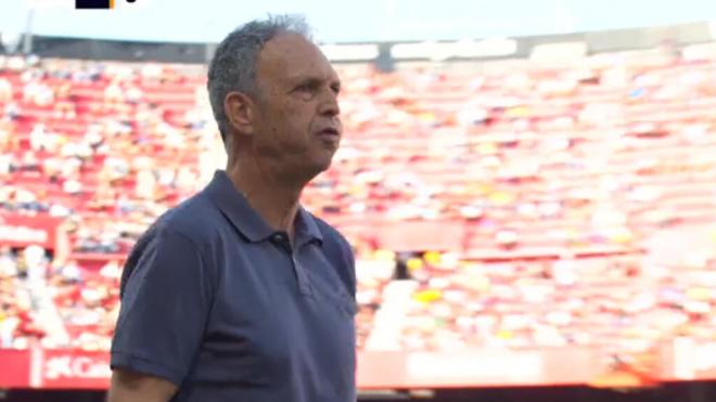 El cabreo de Joaquín Caparrós con el árbitro.